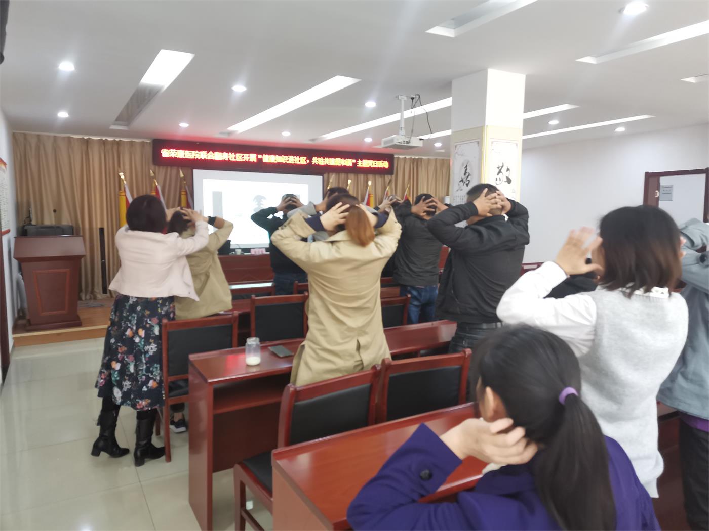 省荣康医院开展“健康知识进社区, 共驻共建促和谐”主题党日活...